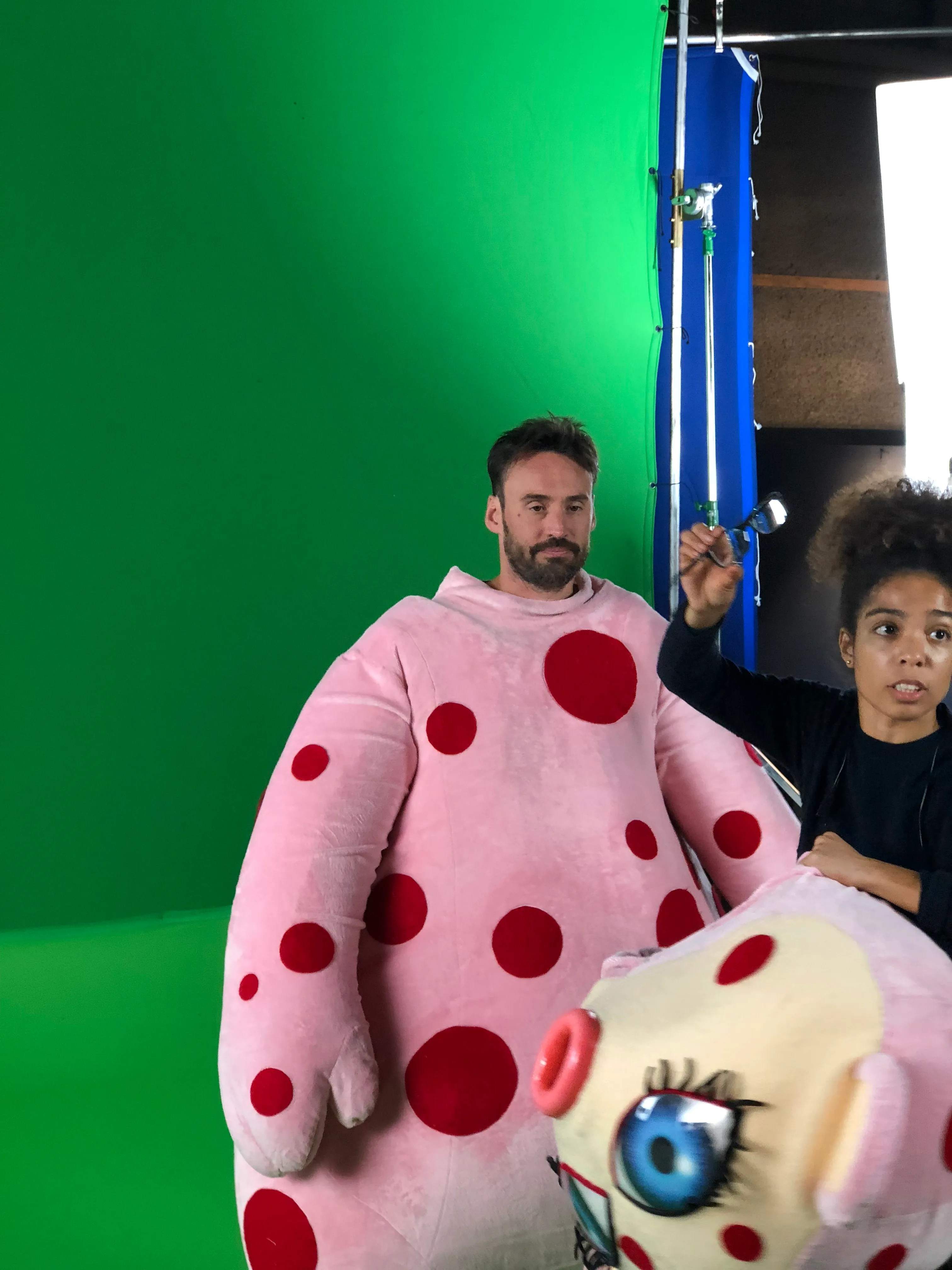 Production still from Happy! Season 1 & 2 (2019)