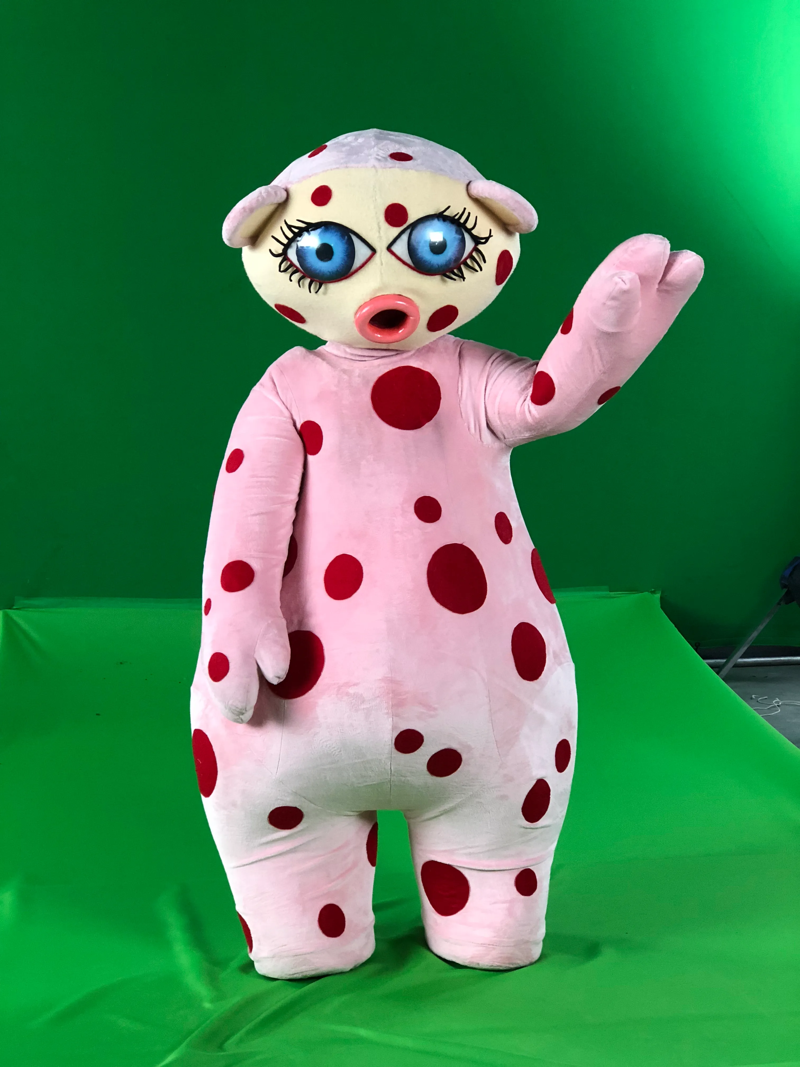 Production still from Happy! Season 1 & 2 (2019)